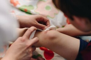 ما هي نضحات الجروح ولماذا تنتجها أجسادنا؟