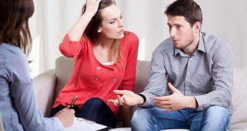 برود العلاقة العاطفية والمعالجة النفسية