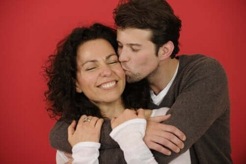 إظهار الاهتمام والحب في العلاقة العاطفية