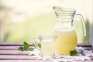 مصل اللبن - خصائصه وبدائل مختلفة له