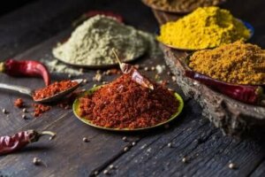 ألم الركبة - 5 توابل طبيعية تساعدك على مكافحته بفعالية
