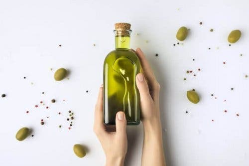 زيت الزيتون لعلاج الأظافر الهشة