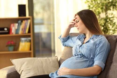 ظاهرة النسيان بين الأمهات الجدد - لماذا تظهر الحالة أثناء الحمل وبعد الولادة؟