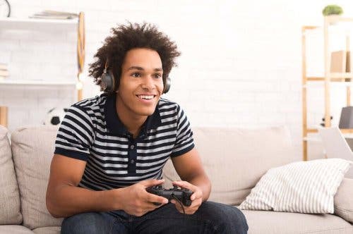 التأثيرات المحتملة لألعاب الفيديو على المراهقين