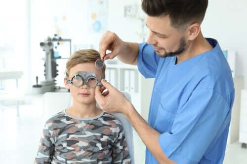 كيفية اكتشاف مشاكل الرؤية لدى الأطفال الصغار
