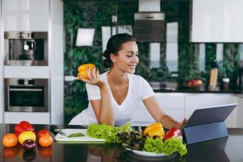 تخطي وجبة العشاء - هل يساعد حقًا على فقدان الوزن؟