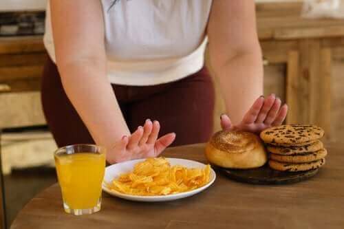 توازن الجلوكوز – تجنب 10 أنواع من الأطعمة للحفاظ عليه