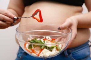 هل تأكل كميات قليلة من الطعام، مع ذلك يزيد وزنك؟