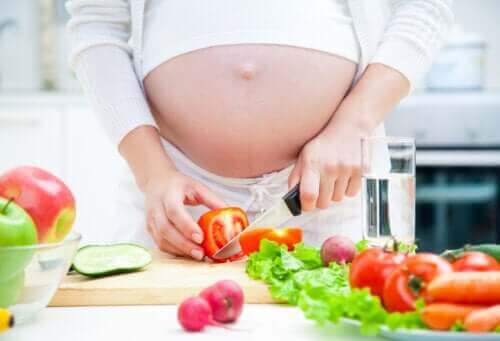 أهمية النظام الغذائي خلال فترة الحمل