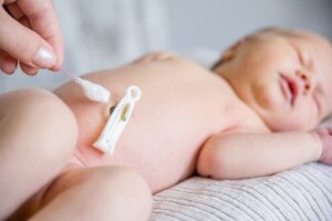 كيفية الاعتناء بسرة المولود بطريقة صحيحة