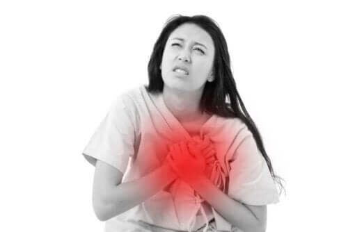 النوبة القلبية - تعرف على الأعراض التي قد تشير إليها