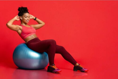 تمارين كرة اليوغا - انحراف العمود الفقري