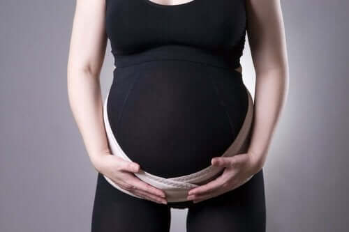 مزايا استخدام حزام البطن أثناء الحمل