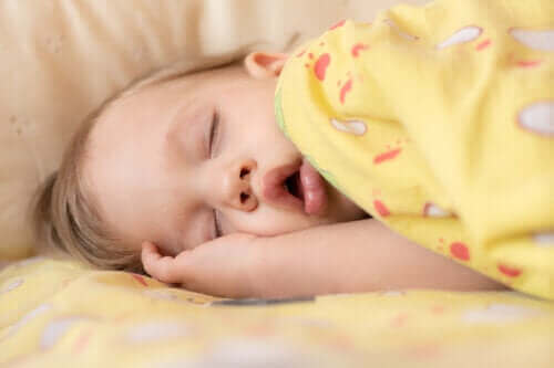 انقطاع النفس النومي لدى الرضع: اكتشف معنا الأعراض والعلاجات