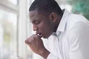 البلغم أخضر اللون - ما الذي يشير إليه؟