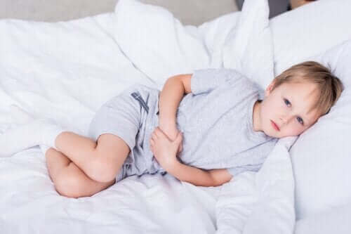 التهاب المعدة لدى الأطفال - اكتشف معنا علاجات منزلية للحالة