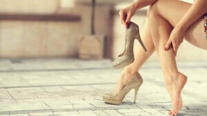 أحذية الكعب العالي - 8 حيل تساعدك على ارتداء الكعب العالي طوال الليل دون تعب