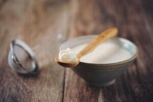 ماء الكفير - ما هو، فوائده، استخداماته وطريقة تحضيره؟