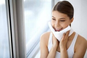 10 أسباب تدفعك إلى إزالة مساحيق التجميل كل ليلة