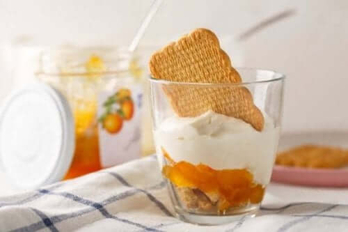 تشيز كيك خالية من السكر في كوب