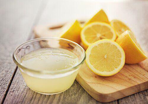 عصير الليمون لمحاربة داء المبيضات الفموي