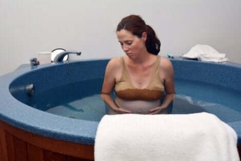 فوائد الولادة في الماء