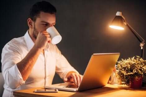 مميزات وعيوب العمل من المنزل