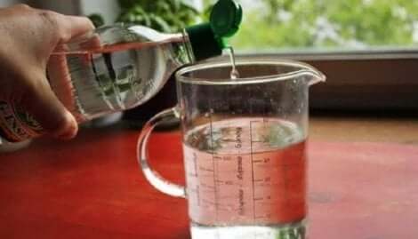 الخل الأبيض منظف متعدد الاستخدامات