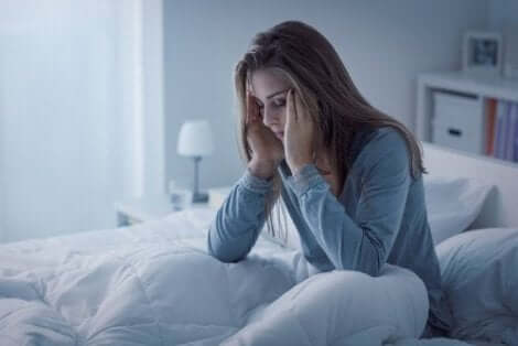 امرأة تعاني من اضطراب الأرق