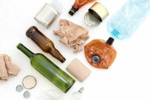 8 مواد قابلة لإعادة الاستخدام قد تكون موجودة حولك
