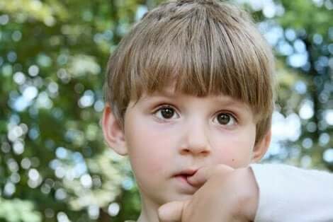 قضم الأظافر