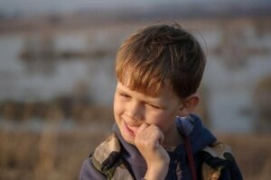 استراتيجيات لمساعدة الأطفال على تجنب قضم الأظافر