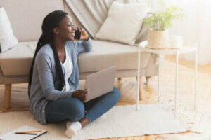 الجلوس على الأرض - اكتشف معنا إيجابيات وسلبيات هذه الممارسة