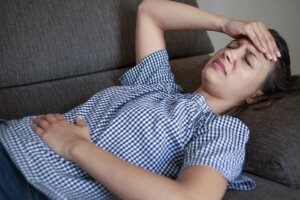 الأعراض التي يجب على جميع النساء عدم تجاهلها لتجنب ظهور أي مشاكل خطيرة