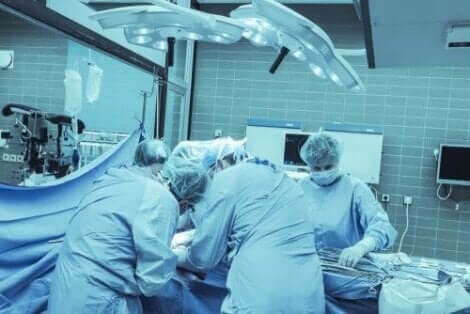 الاستئصال الجراحي للأعران من القناة السمعية الخارجية