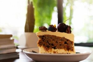 كيكة القهوة الخالية من السكر مع التوت الأزرق