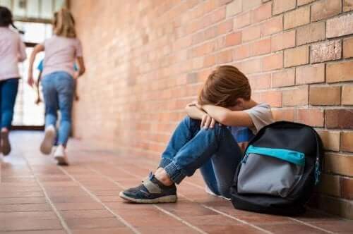 الرهاب الاجتماعي – 4 نصائح لمساعدة الطفل الذي يعاني من الخوف والارتباك الاجتماعي