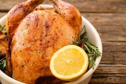 3 وصفات لتحضير الدجاج بالفواكه الحمضية