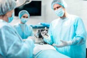 الغرض والآثار المترتبة على جراحة استئصال الحنجرة