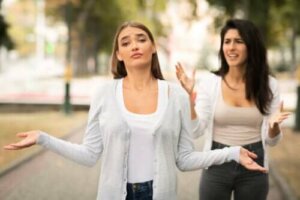 علاقة الصداقة السامة - اكتشف معنا سماتها ونصائح تساعدك على إنهائها