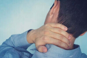 ماذا يحدث عندما تقوم بطقطقة الرقبة؟