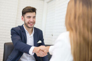 الشخص العملي حاسم