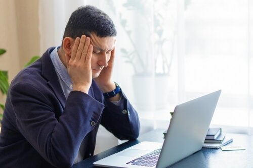 ما هو عدم الرضا المزمن وكيف يمكنك التعامل معه؟