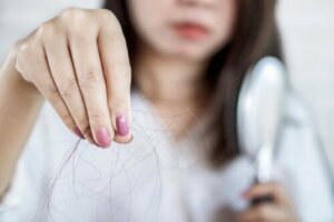 البيوتين لنمو الشعر: المصادر والتوصيات
