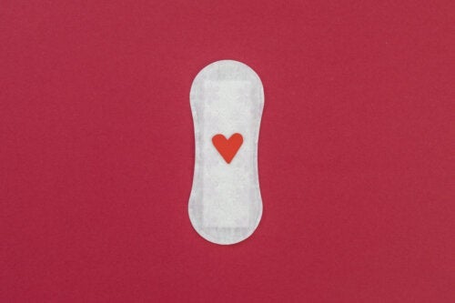 ما هي أسباب الإفرازات الوردية؟