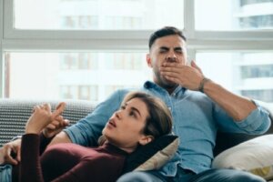 5 علامات تدل على أن شريكك يفقد الاهتمام بالعلاقة