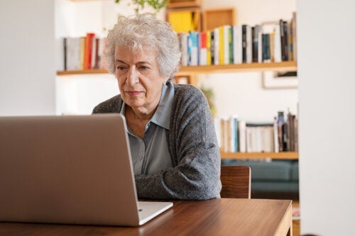 الأمن السيبراني لكبار السن: ما يجب مراعاته عند تصفح المواقع الإلكترونية