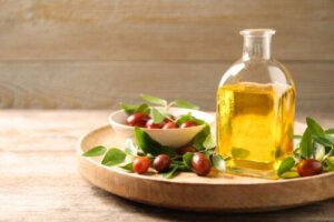 هل يساعد زيت الجوجوبا في علاج حب الشباب؟