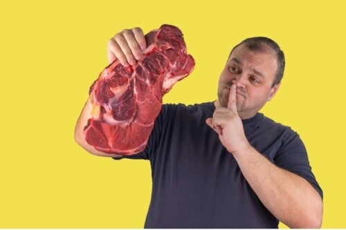 ما هي عيوب حمية الأطعمة النيئة؟