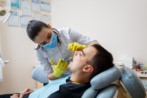 التخدير الموضعي في طب الأسنان: اكتشف فوائده ومخاطره